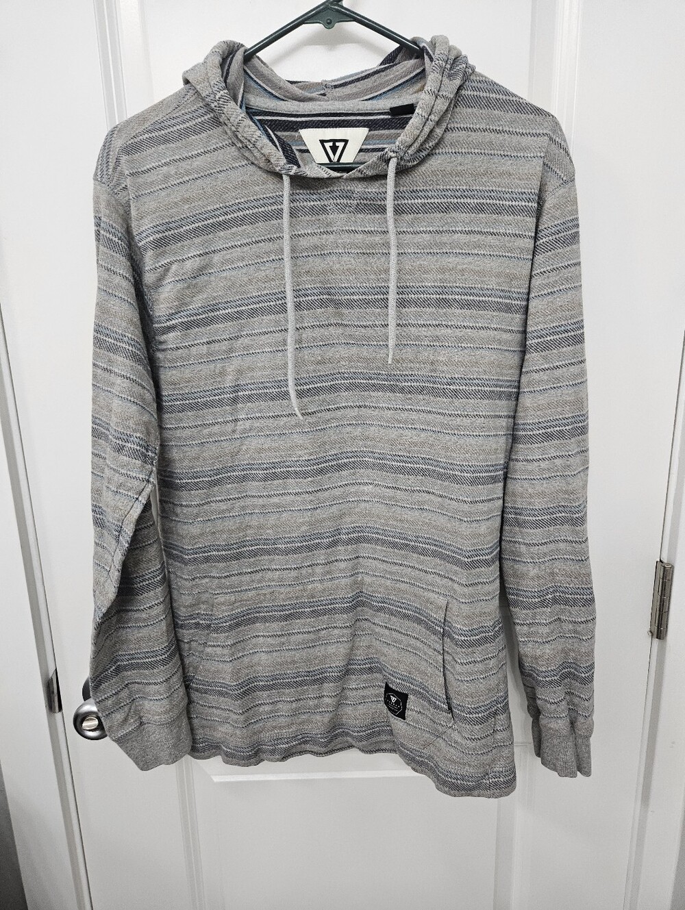 Vissla Gray Striped Hooded Men’s Shirt Large